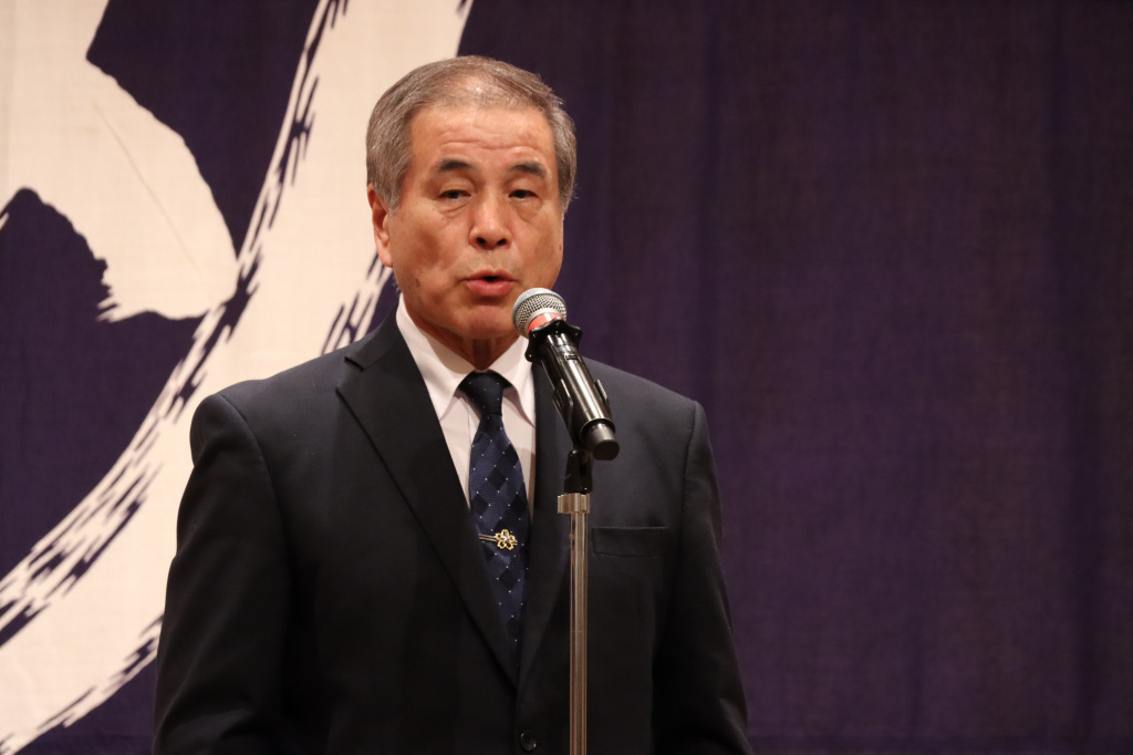開会のあいさつを述べる右田剣道部部長