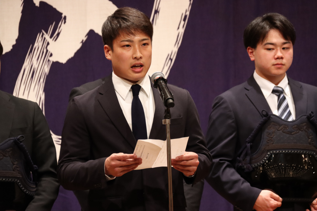 謝辞を述べる池田主将