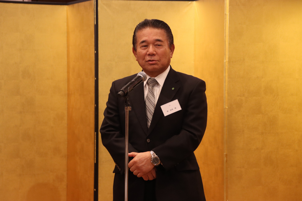 開会の辞を述べるOB・OG会名誉会長の堺亜琉氏