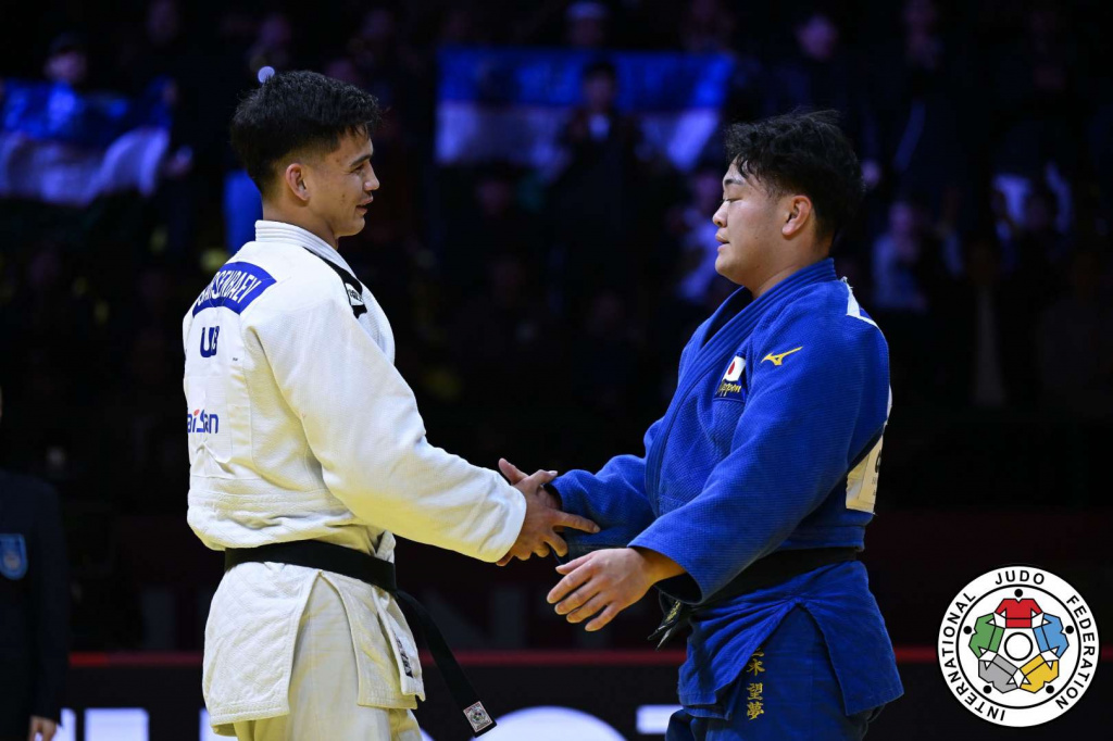 3位決定戦で惜しくも敗れた三木選手（右）