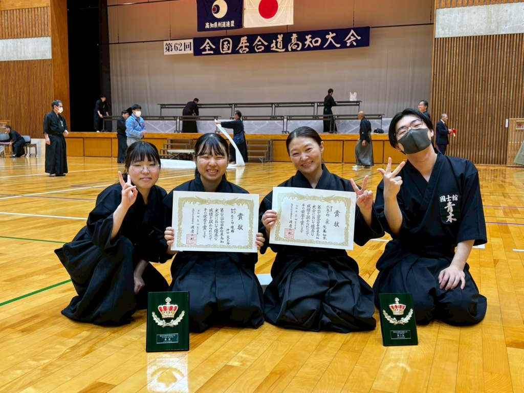 一同で記念撮影
左から2人目が沖田選手、3人目が後藤監督
