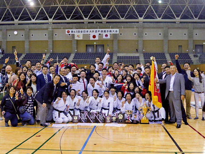 空手道部 男子 女子 Kokushikan Sports 国士舘大学のスポーツ情報オフィシャルサイト スポ魂