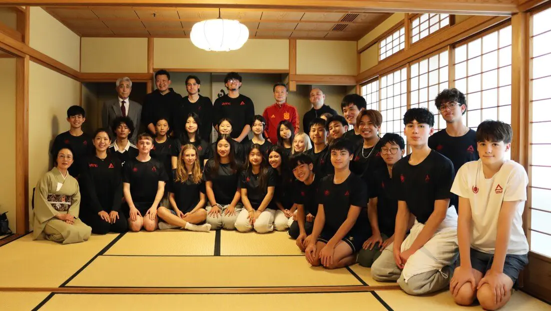 茶道室で撮影した集合写真