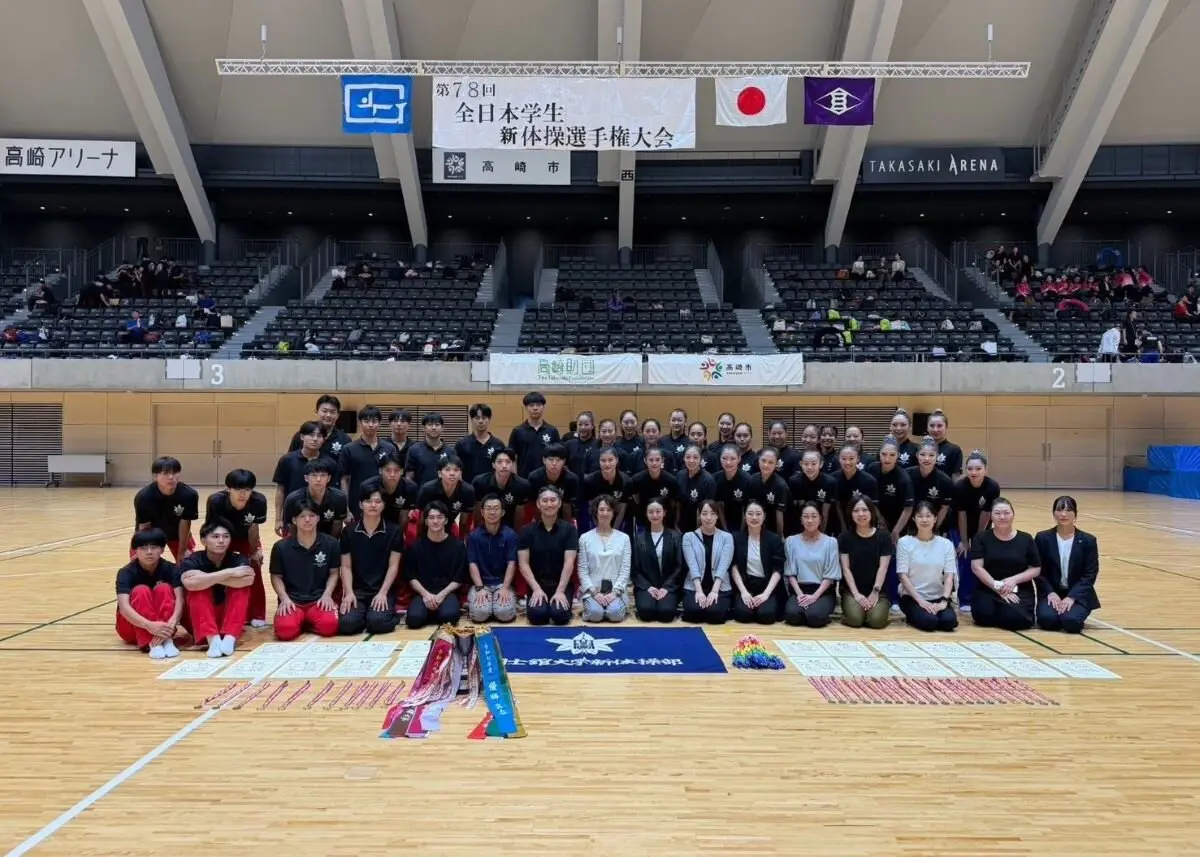 新体操部（男女）一同での集合写真