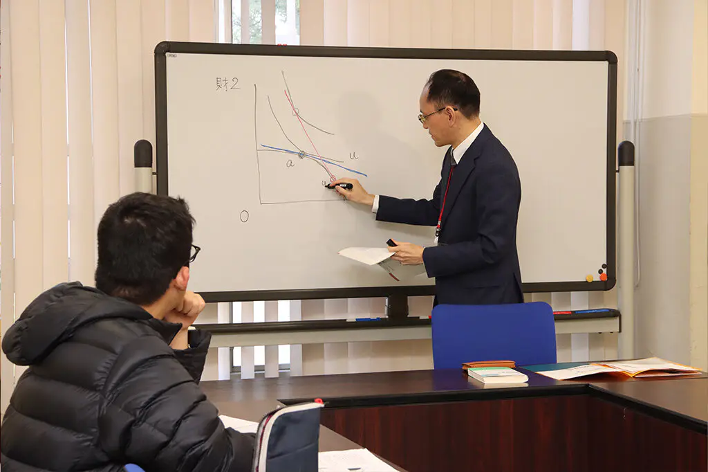 国際マクロ経済学研究A・B、景気変動論研究A・B