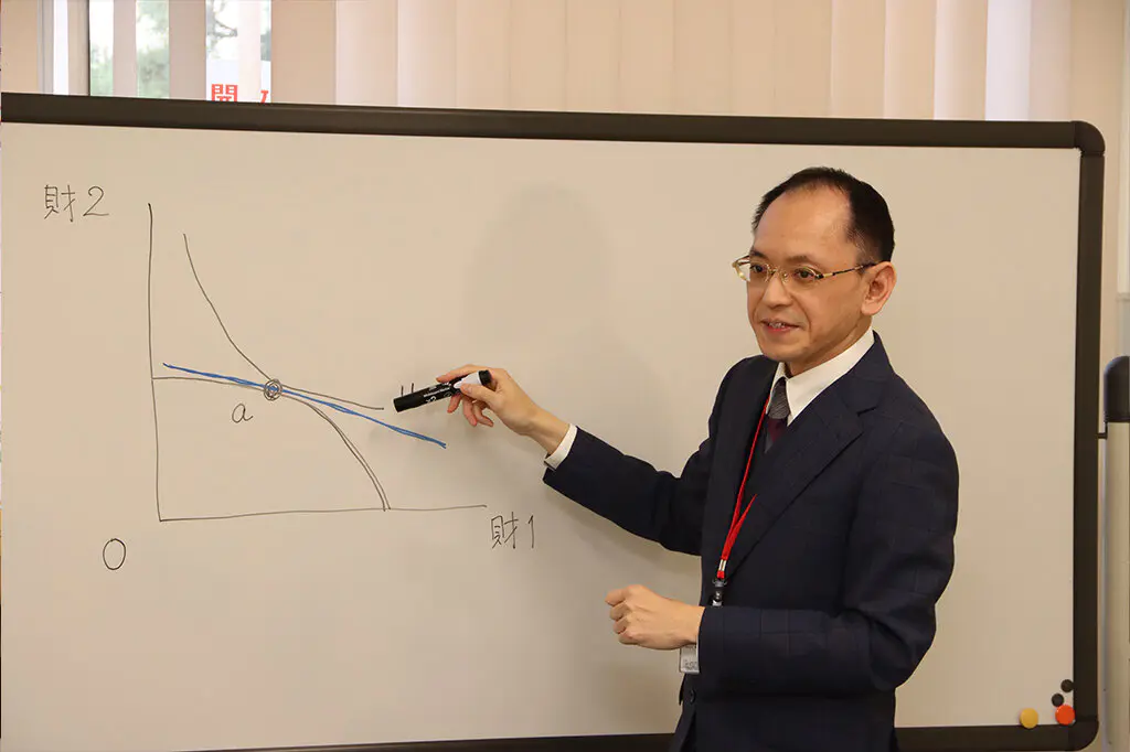 国際マクロ経済学研究A・B、景気変動論研究A・B